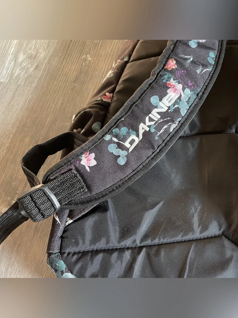 Dakine Prom 25L Flora  Backpack. Holds 14” Laptop Insulated Pocket Floral
